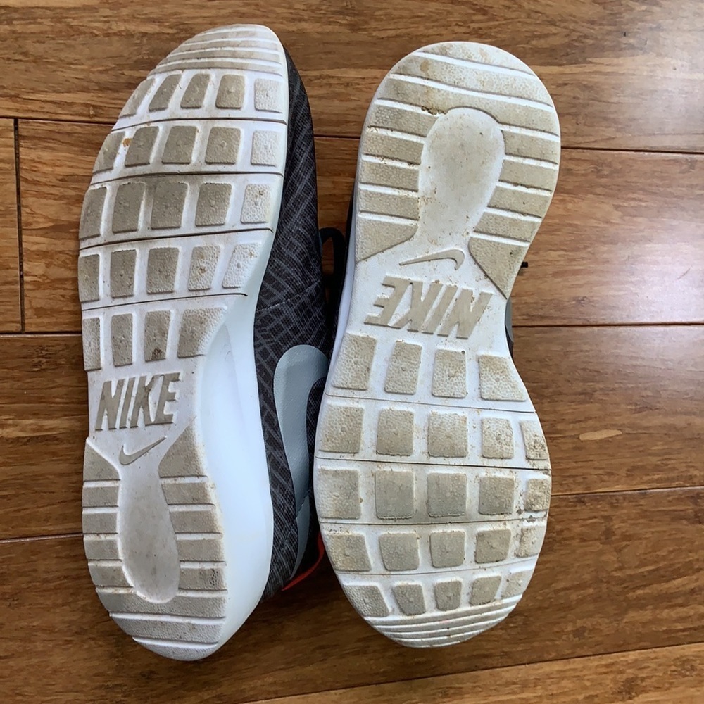 NIKE Flex Lite Weight Athletic Sneaker sz 7Y/8.5W - Picture 6 of 7